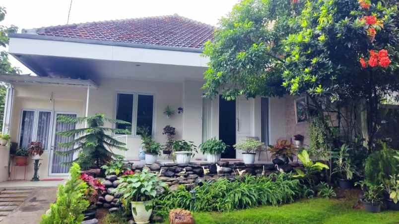 dijual cepat villa modern fully furnished view gunung