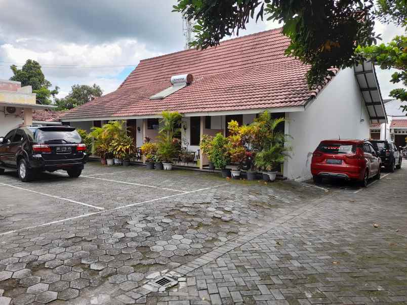 dijual hotel jl ringroad utara jl