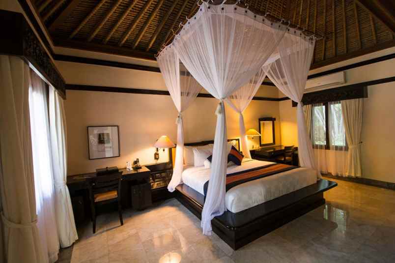 dijual hotel seminyak kec kuta kab