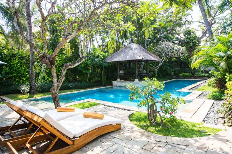 dijual hotel seminyak kec kuta kab