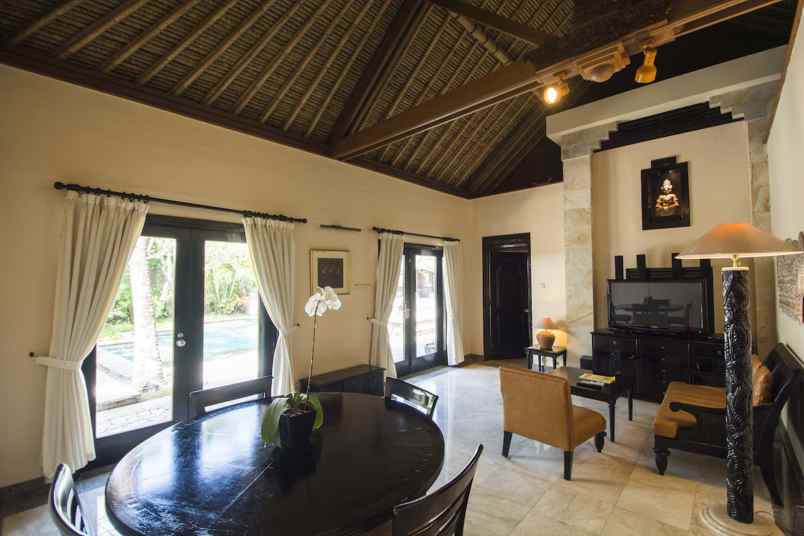 dijual hotel seminyak kec kuta kab