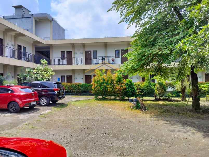 dijual kos 2 lantai dekat ugm parkiran bisa 15 mobil