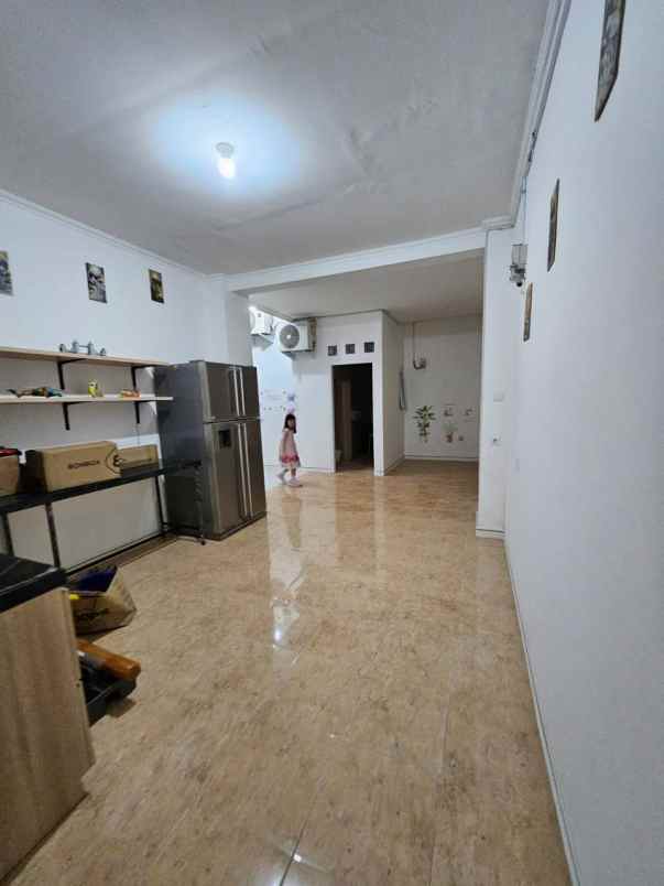 dijual kost jelupang