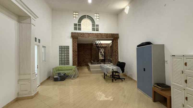 dijual kost jelupang