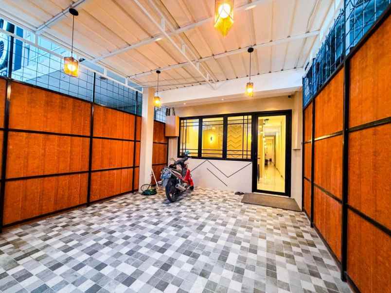 dijual kost jl tanjung duren selatan