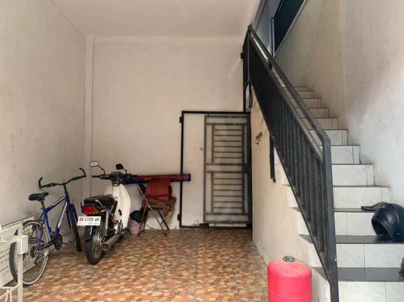 dijual kost puri seturan indah catur