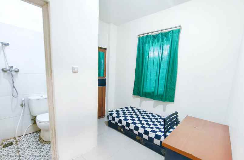 dijual kost tomang kec grogol