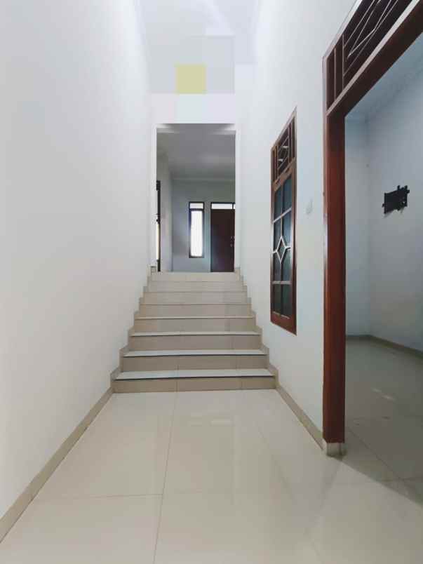 dijual ruko gudang kantor jalan raya kalisari atau