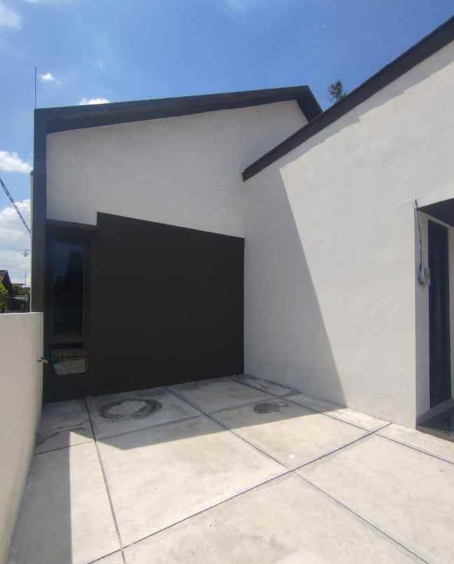 dijual rumah 1 kk kampus pgri