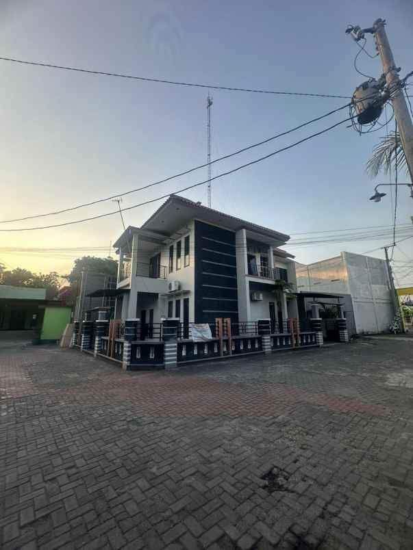 dijual rumah 2 lantai