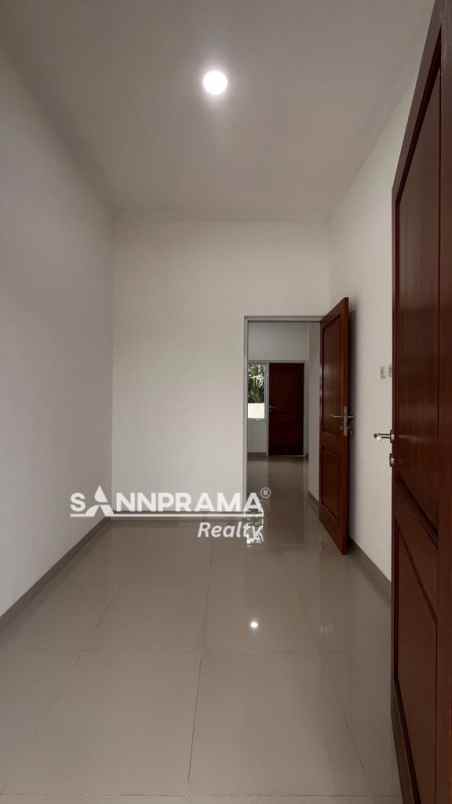 dijual rumah 2 lantai baru dekat kantor walikota a