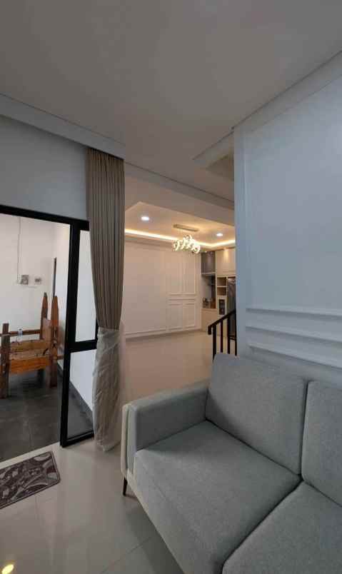 dijual rumah 2 lantai di borobudur manyaran semarang