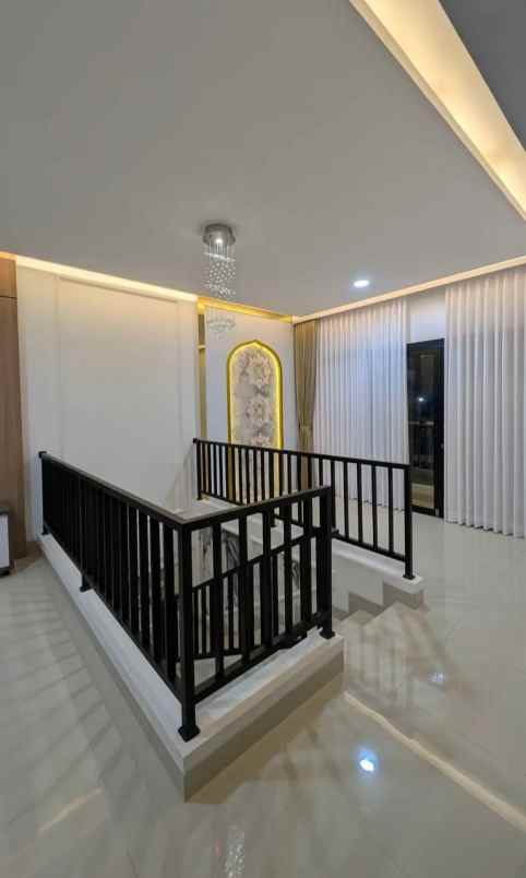 dijual rumah 2 lantai di borobudur manyaran semarang