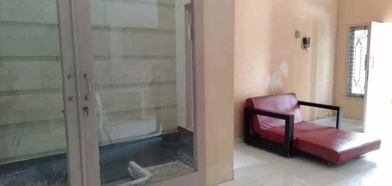 dijual rumah 2 lantai di perumahan