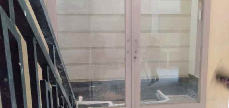 dijual rumah 2 lantai di perumahan