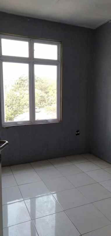 dijual rumah 2 lantai di perumahan