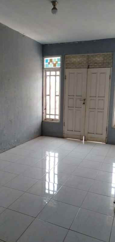 dijual rumah 2 lantai di perumahan