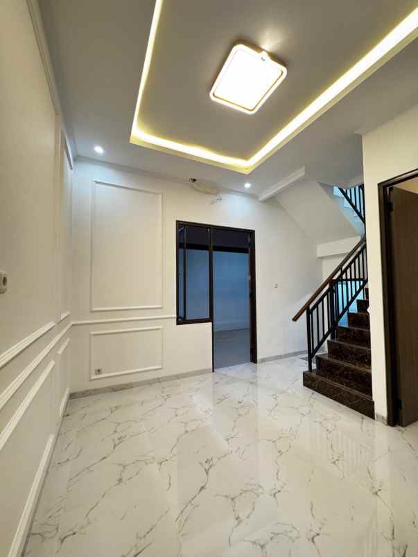 dijual rumah 2 lantai lokasi favorit di bekasi