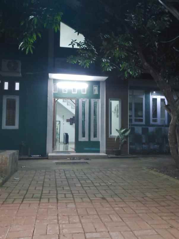 dijual rumah adem ala pedesaan full pohon buah