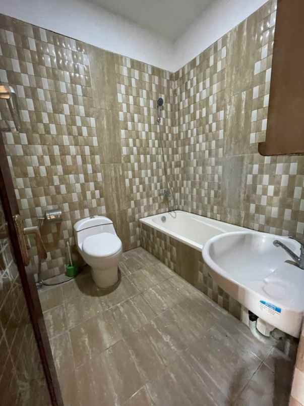 dijual rumah antapani babakan sari