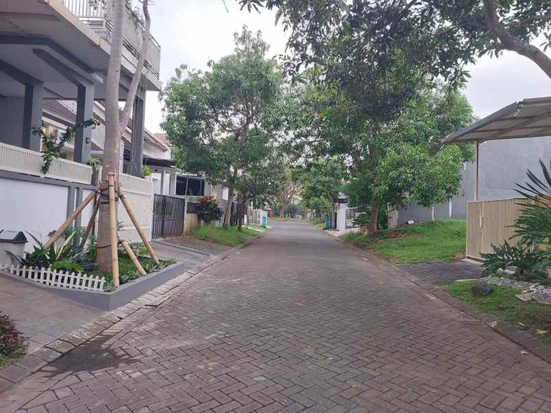 dijual rumah araya
