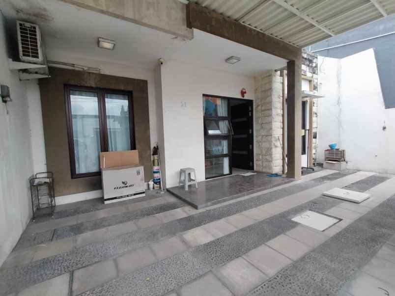 dijual rumah babatan pantai