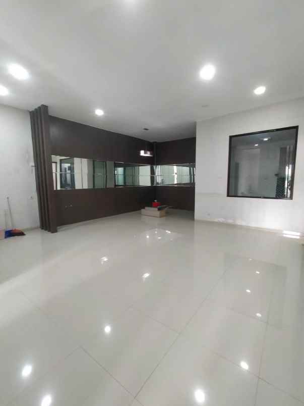 dijual rumah babatan pantai