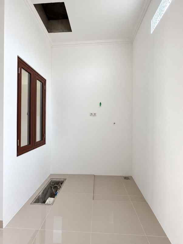 dijual rumah bambu apus