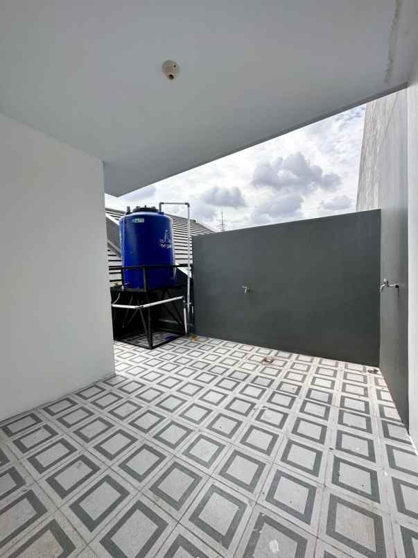 dijual rumah bambu apus cipayung