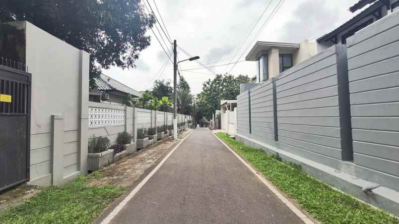 dijual rumah bambu apus cipayung