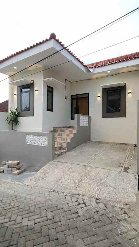 dijual rumah baru lokasi pandanlandung malang