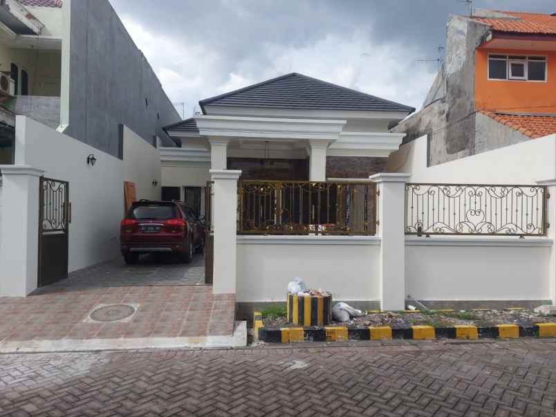 dijual rumah bratang binangun