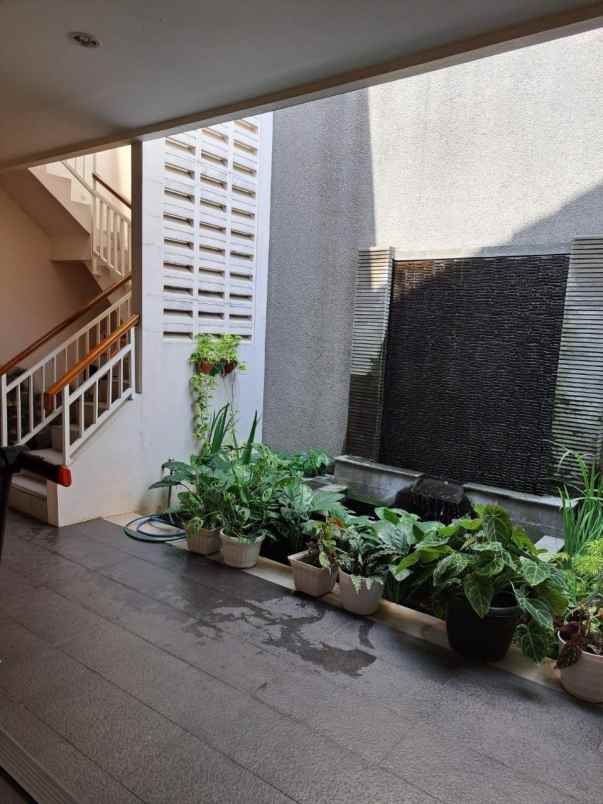 dijual rumah bumi bintaro