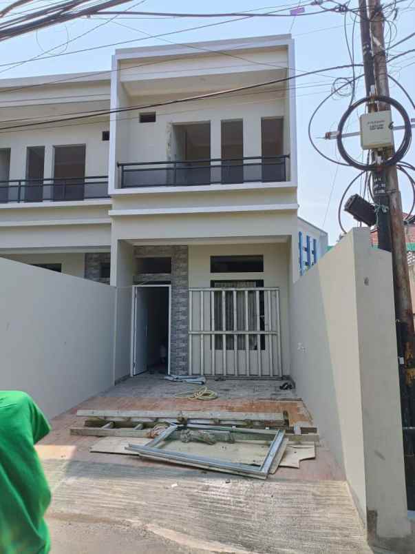 dijual rumah cilangkap