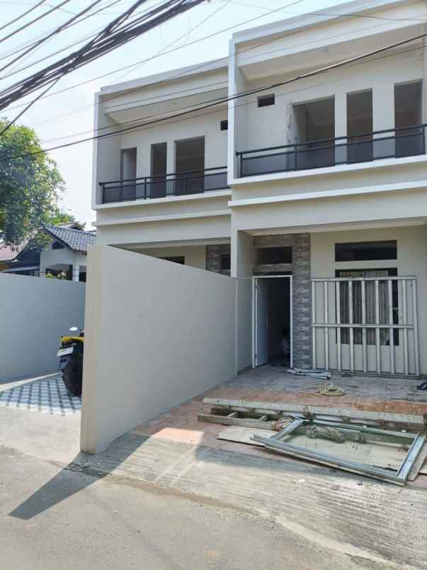 dijual rumah cilangkap