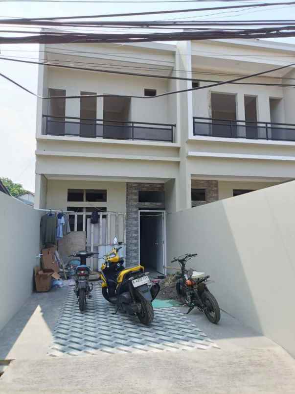 dijual rumah cilangkap