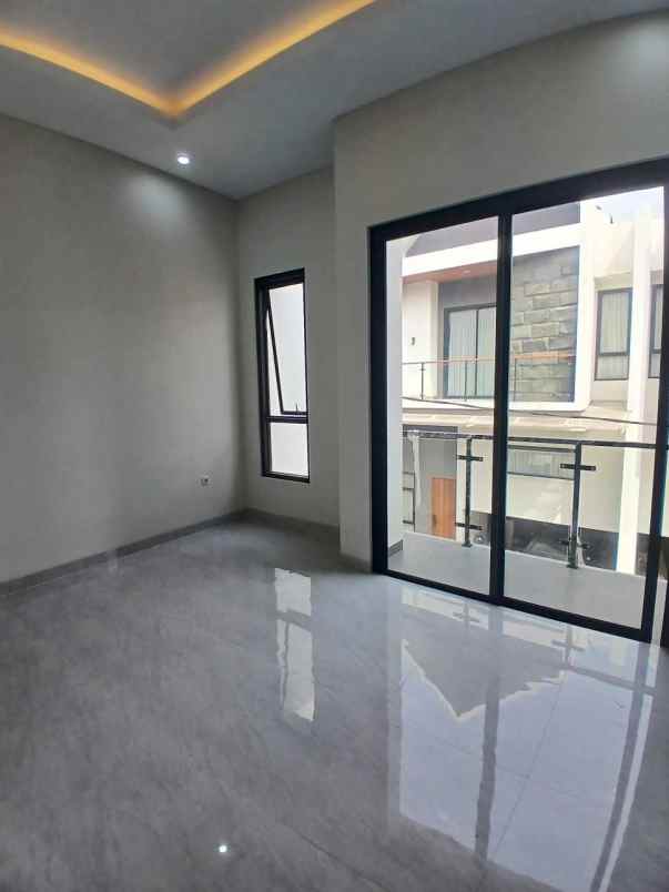 dijual rumah cipedak