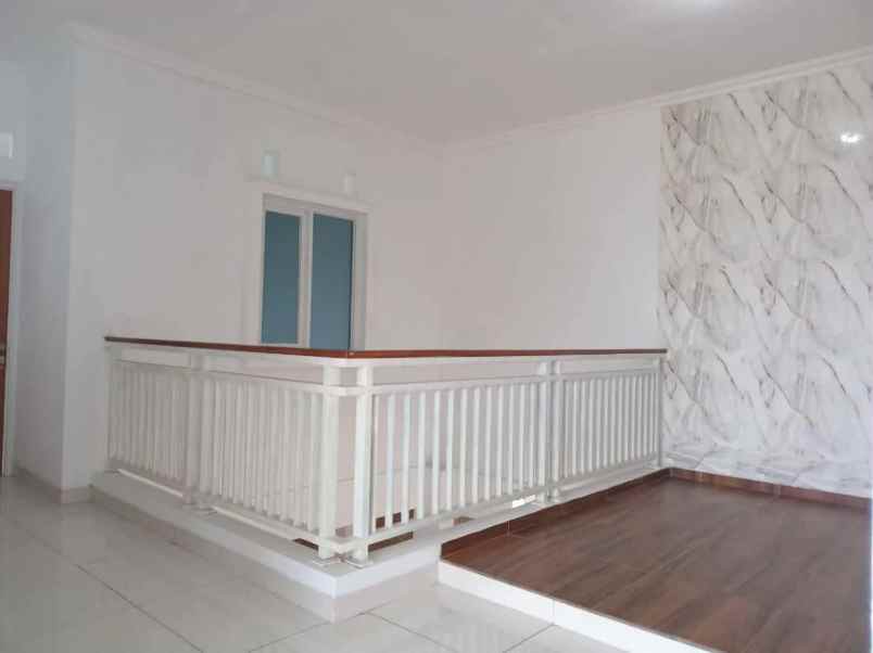 dijual rumah ciporeat