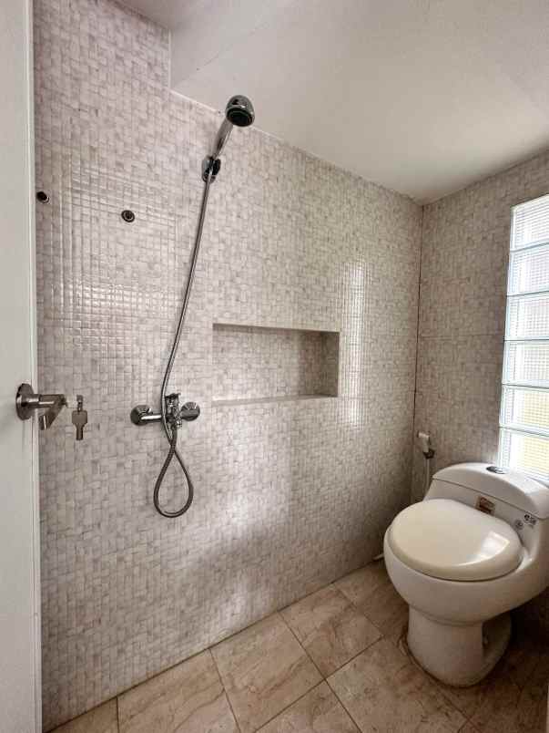 dijual rumah ciracas