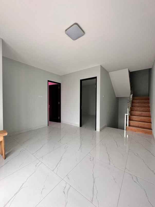 dijual rumah ciracas