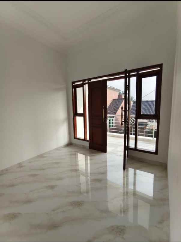 dijual rumah cisaranten