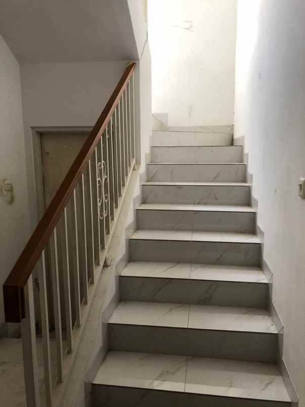 dijual rumah cluster lantana jgc