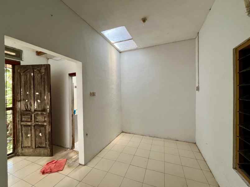 dijual rumah condongcatur