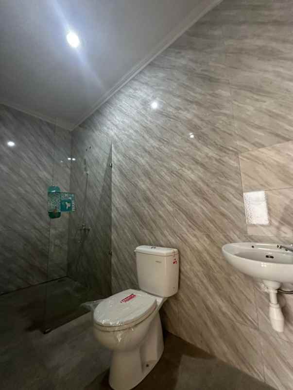 dijual rumah darmo indah timur