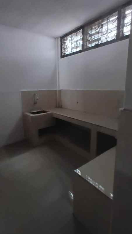 dijual rumah darmo permai