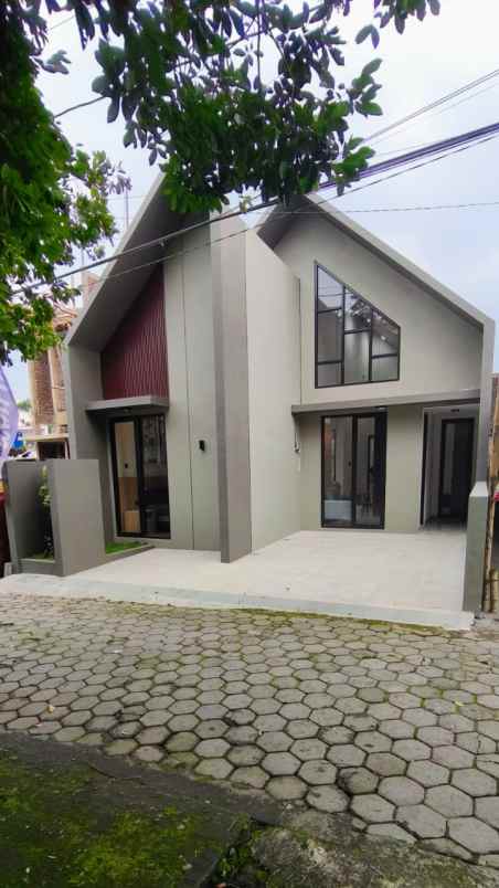 dijual rumah denokan