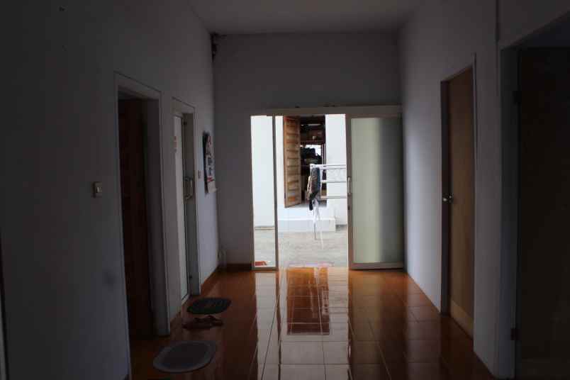 dijual rumah desa setail kec genteng