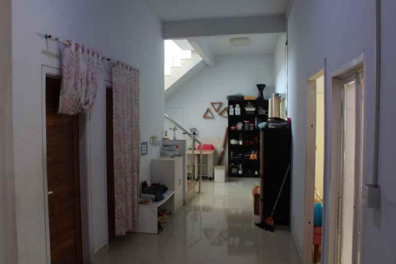 dijual rumah desa setail kec genteng