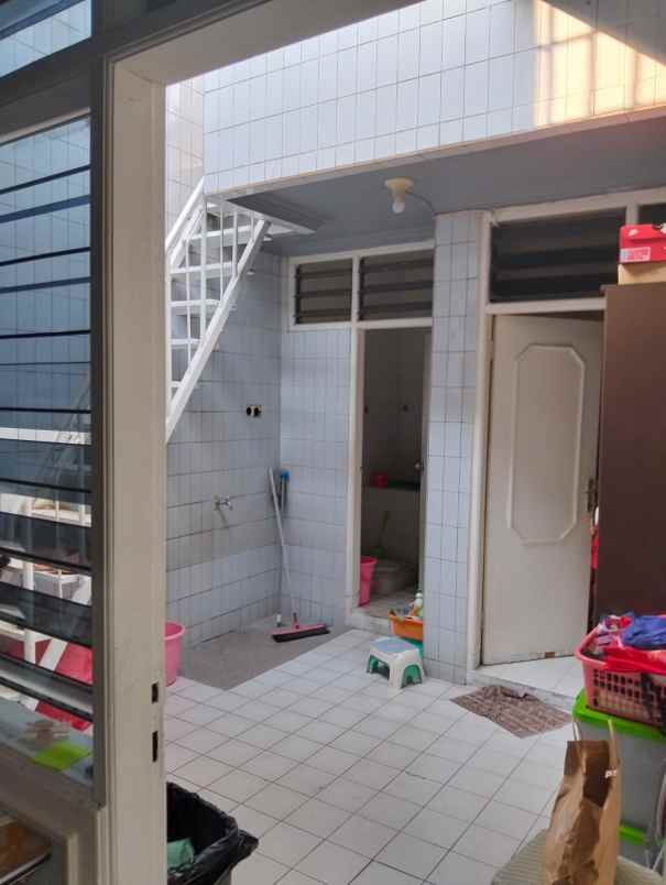 dijual rumah dharmahusada indah