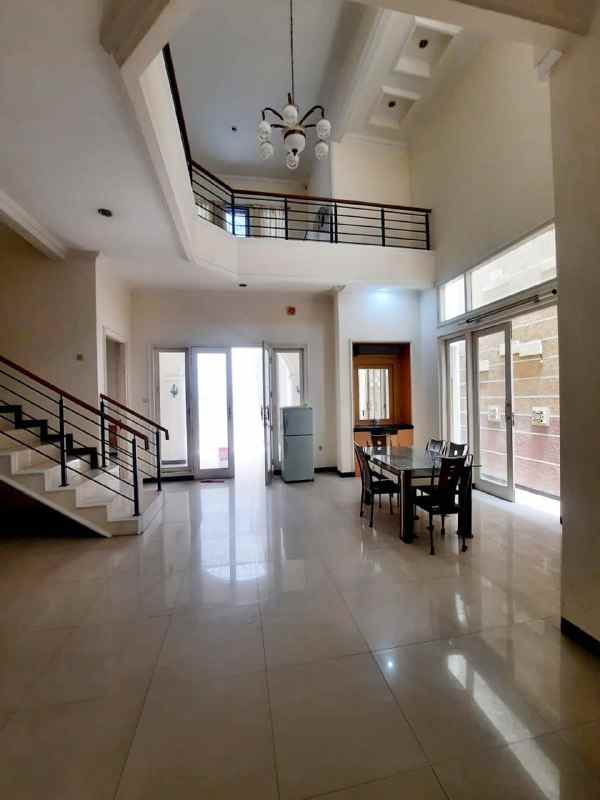 dijual rumah dharmahusada indah timur